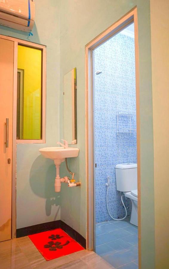 Roomz Budget Residence Semarang Exteriör bild