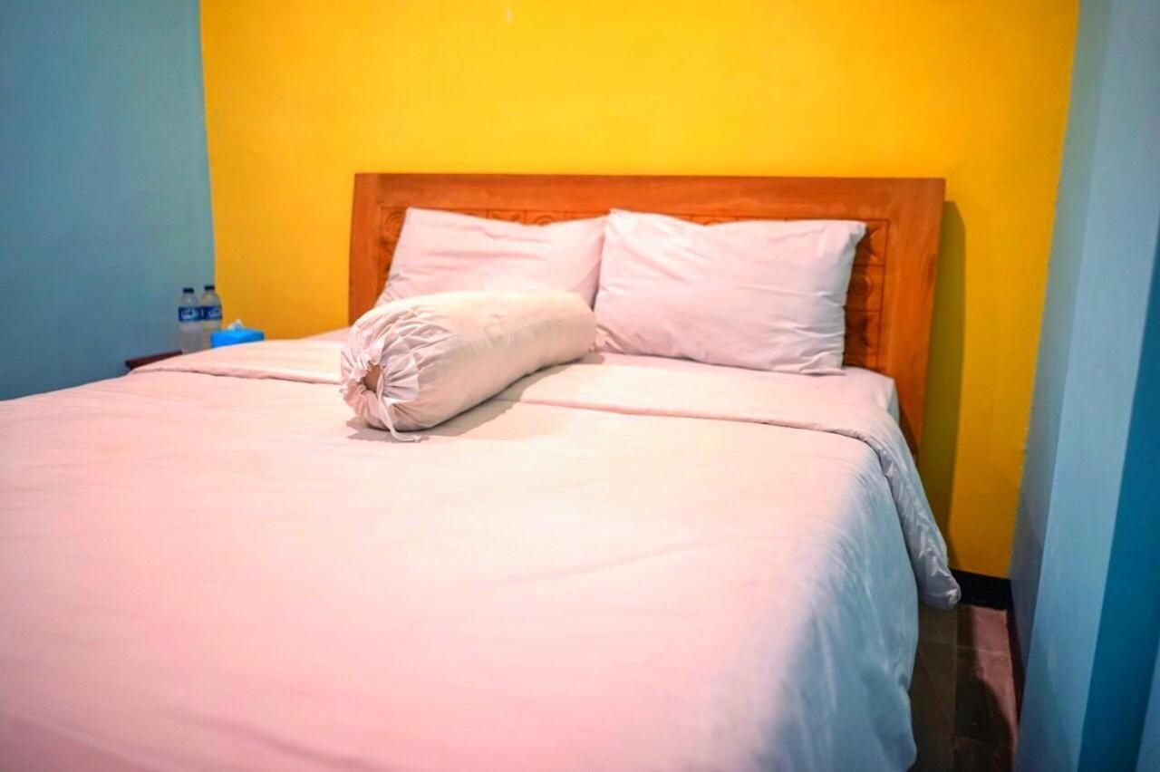 Roomz Budget Residence Semarang Exteriör bild