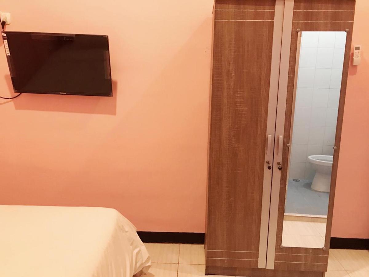Roomz Budget Residence Semarang Exteriör bild