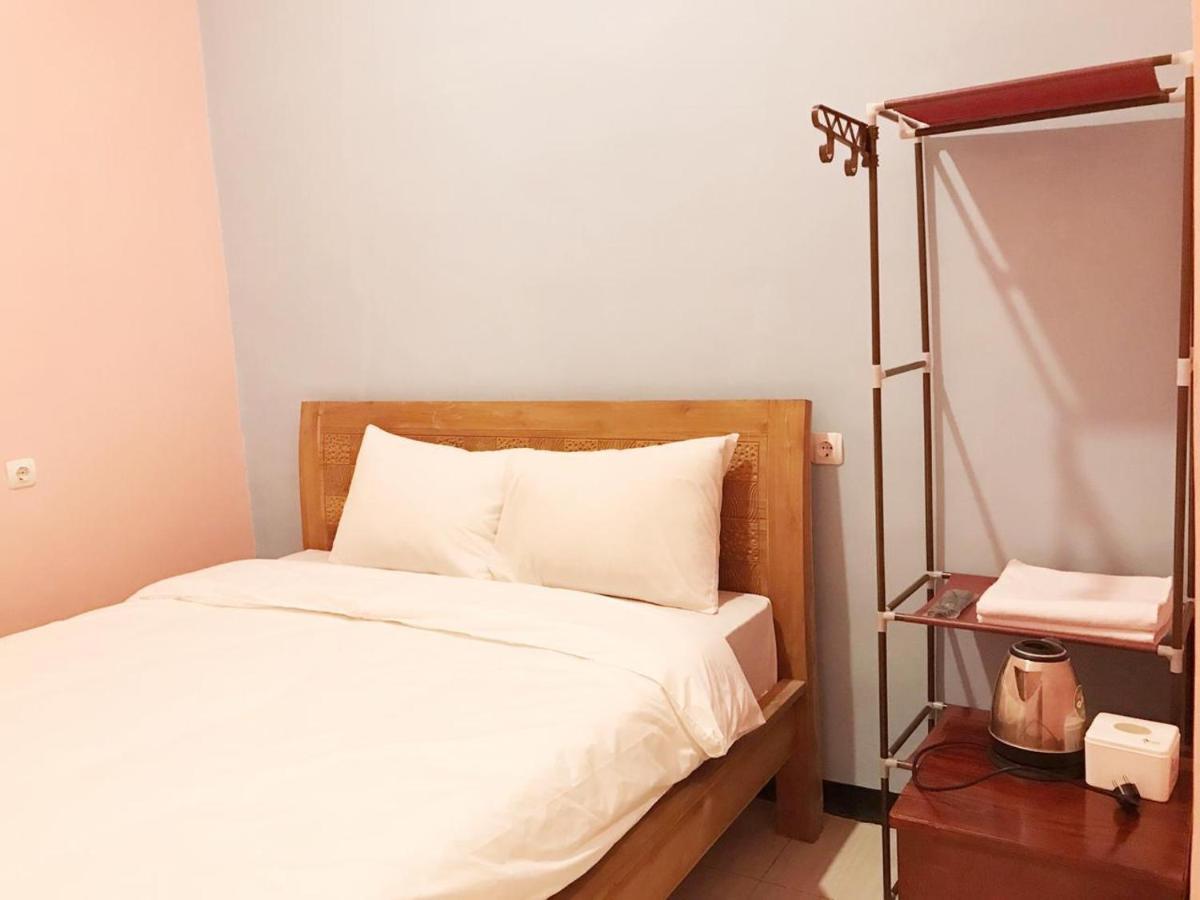 Roomz Budget Residence Semarang Exteriör bild