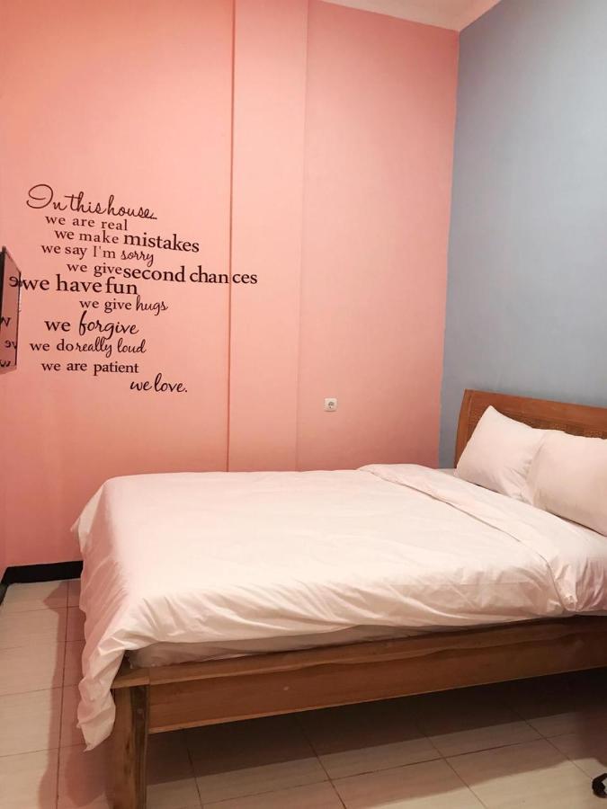 Roomz Budget Residence Semarang Exteriör bild